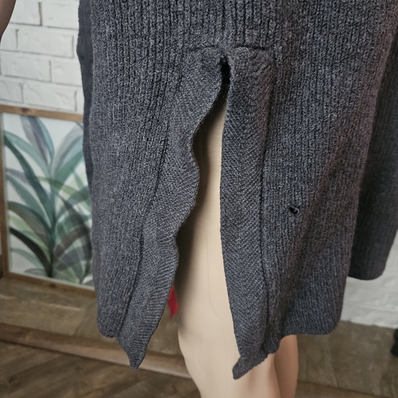 Aritzia WILFRED Gray Sleeveless Open Sweater Cardigan Vest Long Line 100% Wool - Picture 11 of 16